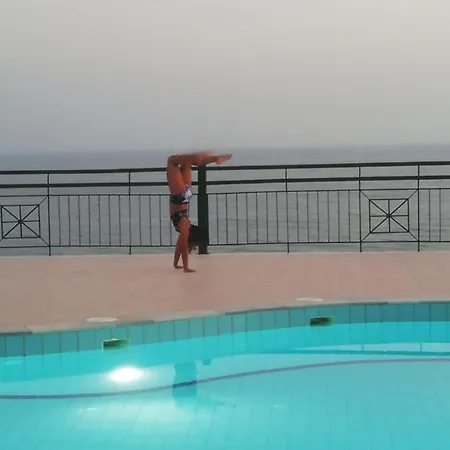 Hill Of Calm Hotel 2*